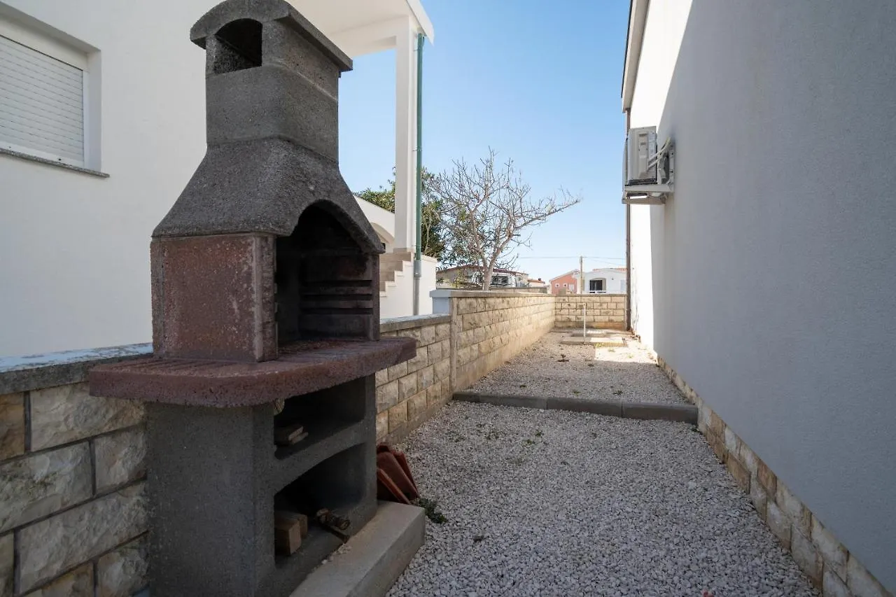 Apartments By The Sea Vir - 20172