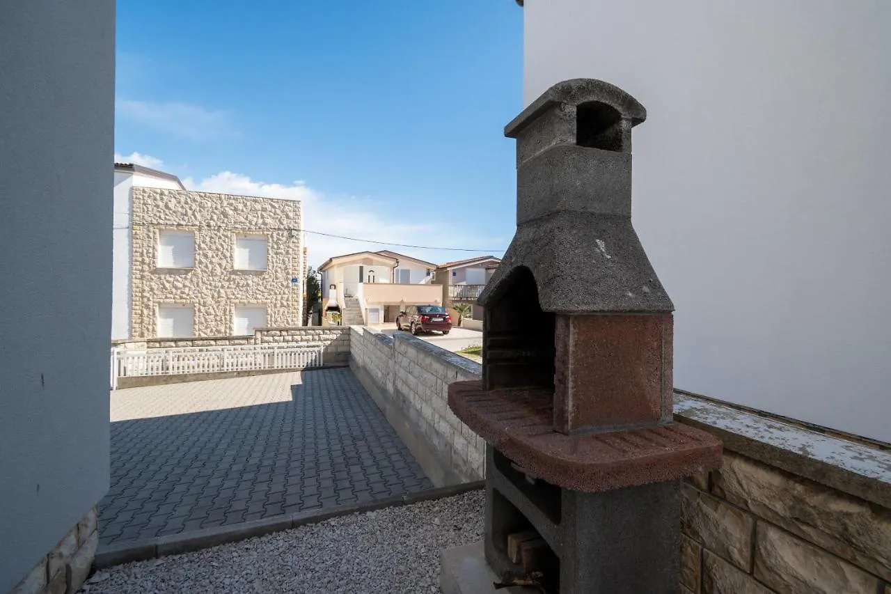 Apartments By The Sea Vir - 20172