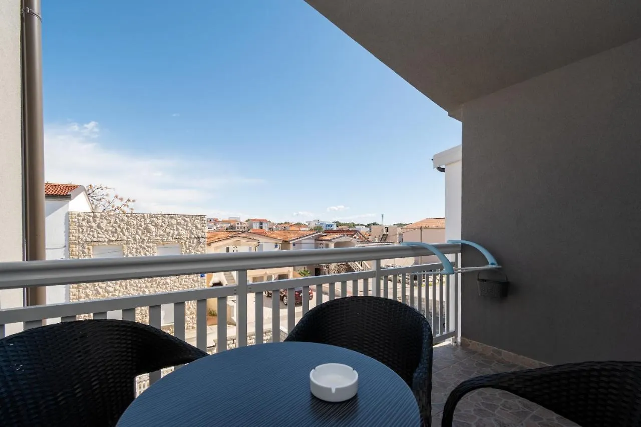Apartments By The Sea Vir - 20172