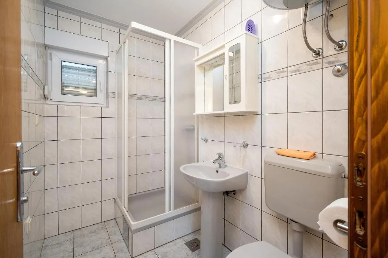 Apartments By The Sea Vir - 20172