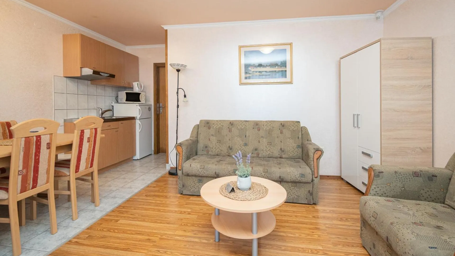 Apartments By The Sea Vir - 20172